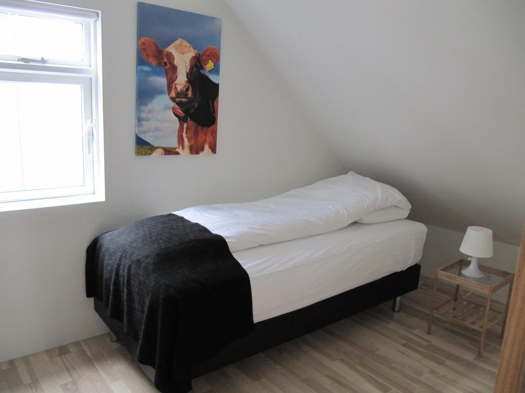 Grand-Inn Bar And Bed Saudarkrokur Quarto foto