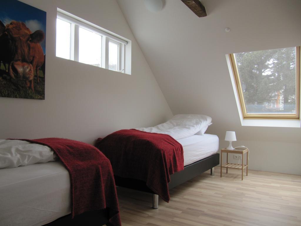 Grand-Inn Bar And Bed Saudarkrokur Quarto foto
